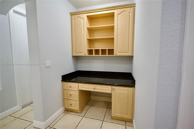 Building Photo - 2841 Poinciana Cir