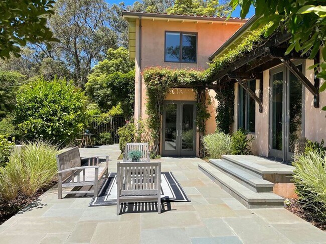 Foto del edificio - 528 Montford Ave