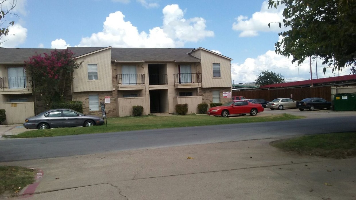 Foto principal - 8008 Military Pkwy