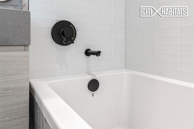 Building Photo - Otto