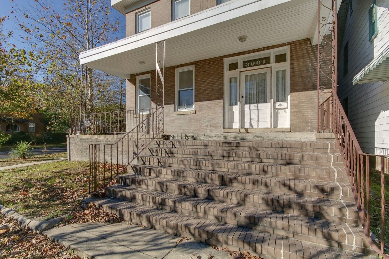 Photo - 3901 Newport Avenue