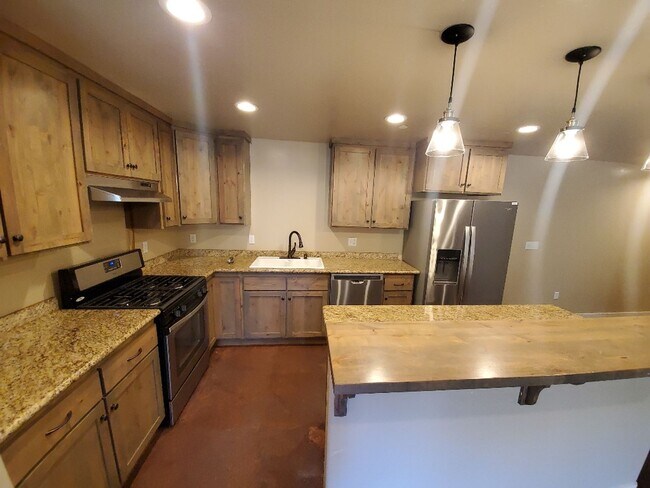 Foto del edificio - 6326-6328 Lee Ann [PRM: Andrew] (2)