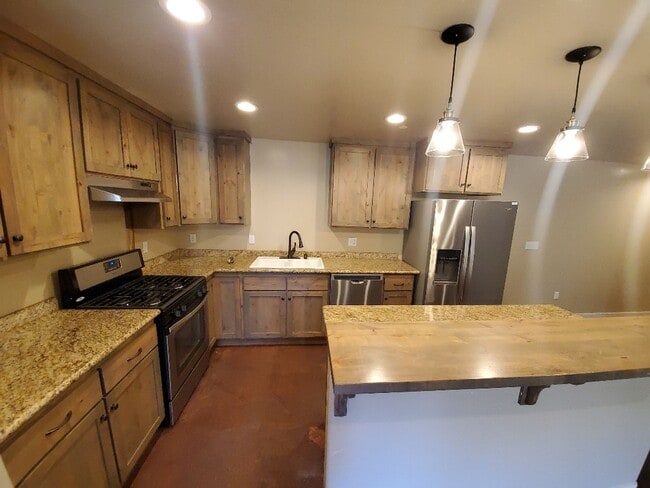 Building Photo - 6326-6328 Lee Ann [PRM: Andrew] (2)