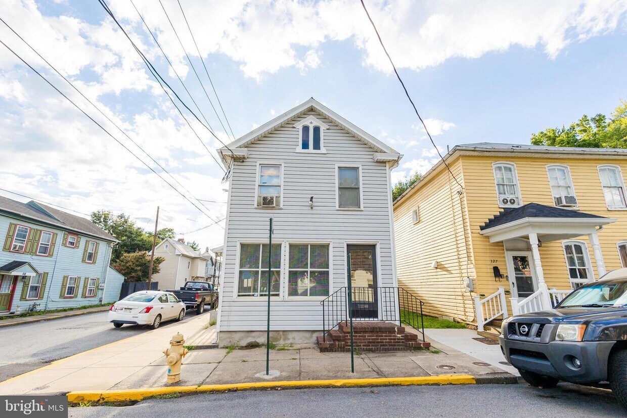 329 S Raleigh St, Martinsburg, WV 25401 House Rental in Martinsburg