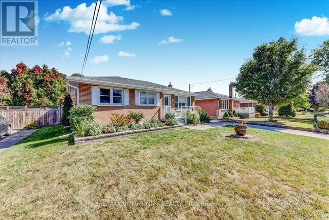 Building Photo - 607 Wychwood St