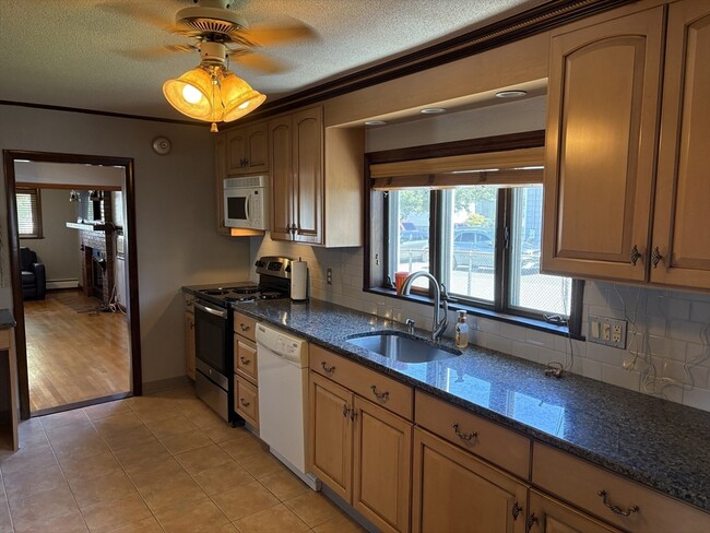 Building Photo - 36 Prescott St