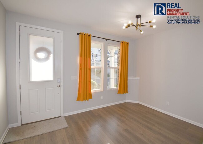 Foto del edificio - Beautiful 3 bedroom luxury townhome! Pool! Easy access to 1-24, washer/dryer included!