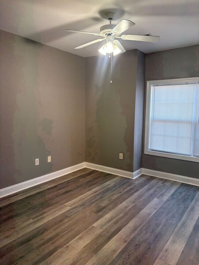 Building Photo - 2037 Silvercrest Dr