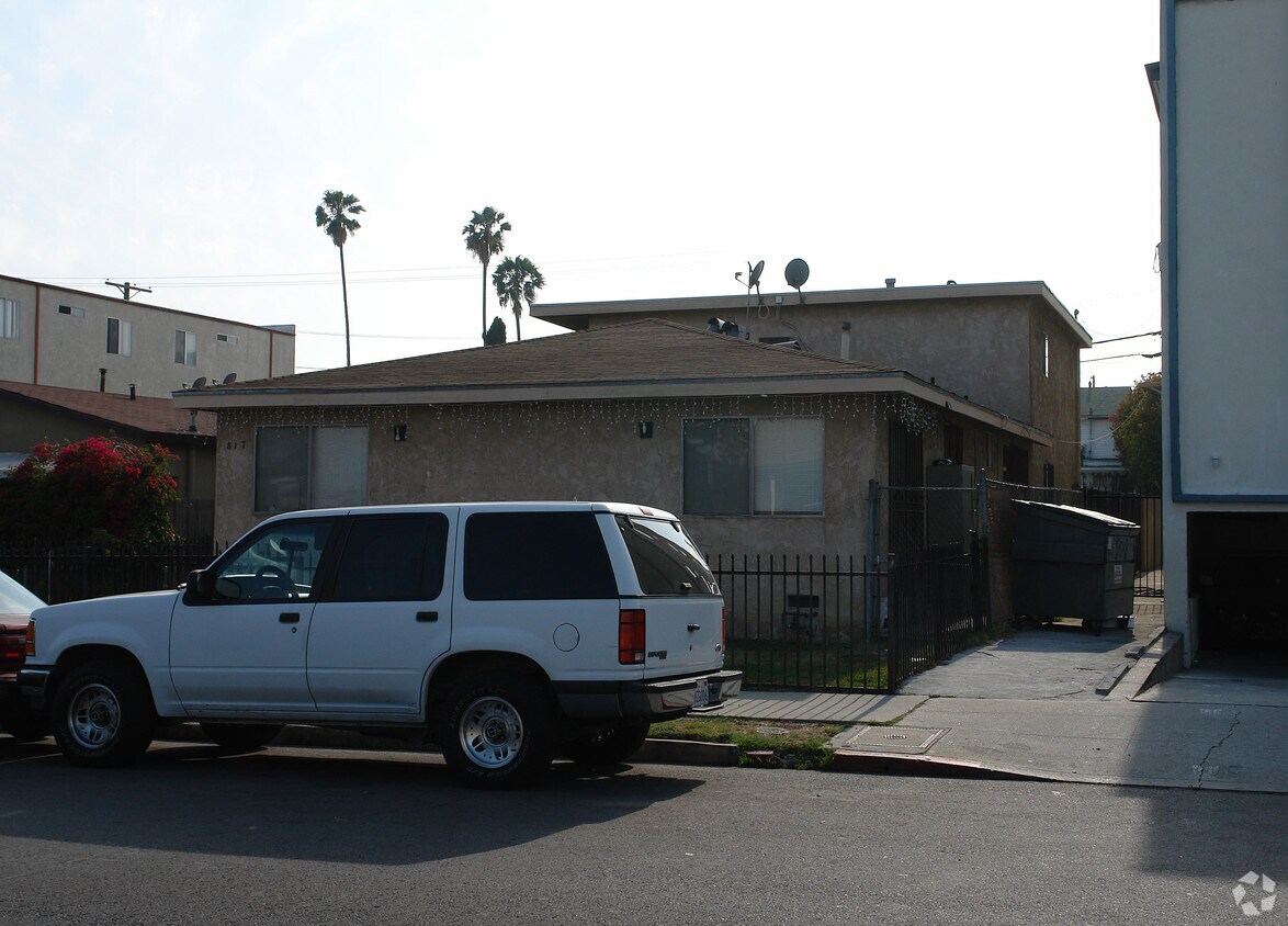 Building Photo - 817 N Kingsley Dr