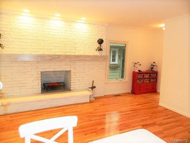 Building Photo - 3765 Woodview Ave