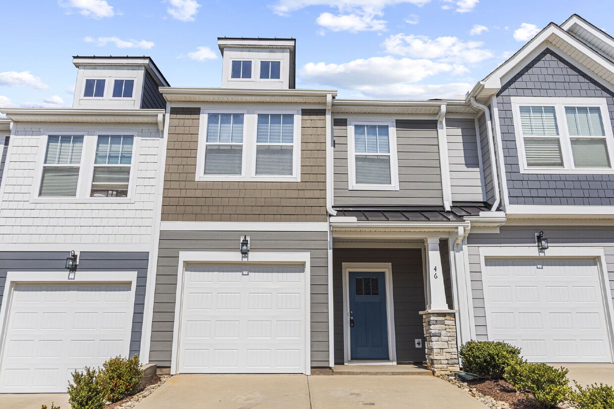 Craftsman 3BD Townhome Near Downtown Greenville | Garage + Granite Kitchen - Craftsman 3BD Townhome Near Downtown Greenville | Garage + Granite Kitchen