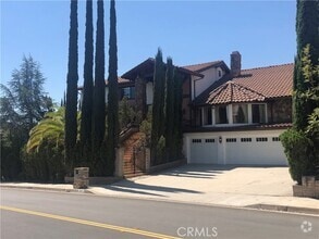 Building Photo - 668 E Sunset Dr N