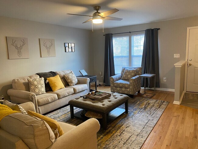 Foto del edificio - Cozy 2 BR/1.5 BA Townhome in Glen Burnie!