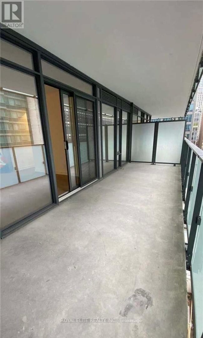 Building Photo - 25 Richmond St E