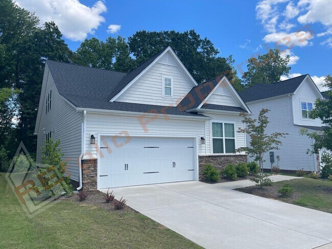 Building Photo - Gorgeous 4 Bedroom House with 1st Floor Pr...