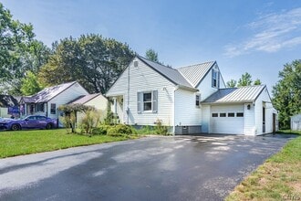 Building Photo - 104 Van Mara Dr