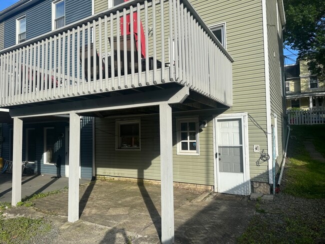 Building Photo - 10 Clinton St