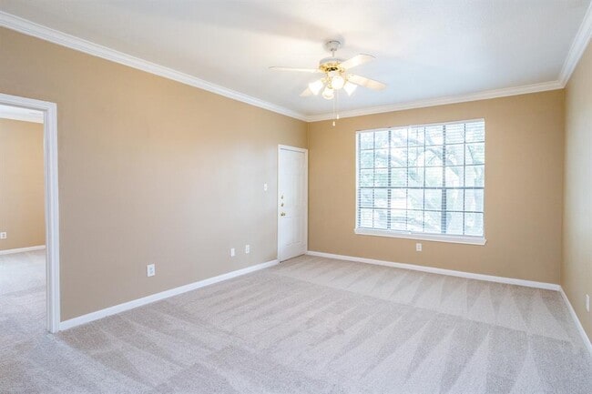 Building Photo - 2255 Braeswood Park Dr