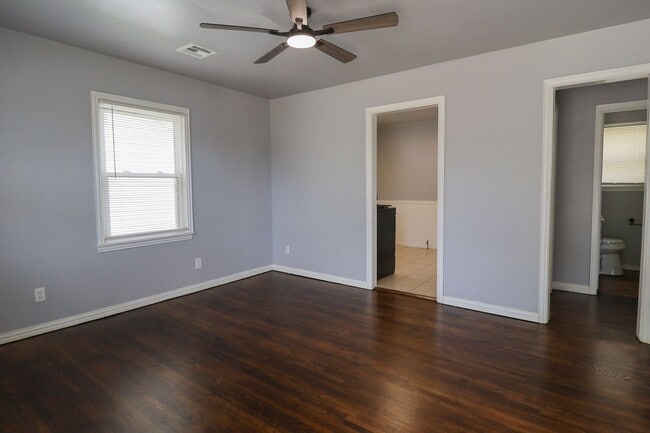 Building Photo - Newly remodeled 2 Bedroom 1 Bath