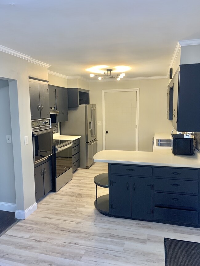 Building Photo - 13 Eaton St