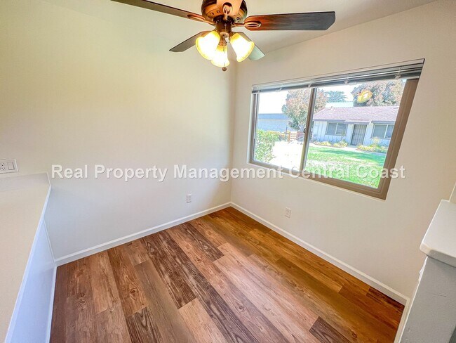 Building Photo - AVAILABLE OCTOBER - 1 Bedroom / 1 Bathroom...