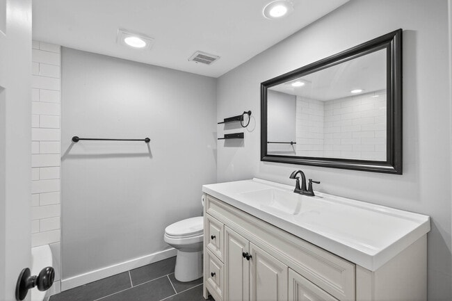 Building Photo - 7220 York Ave S