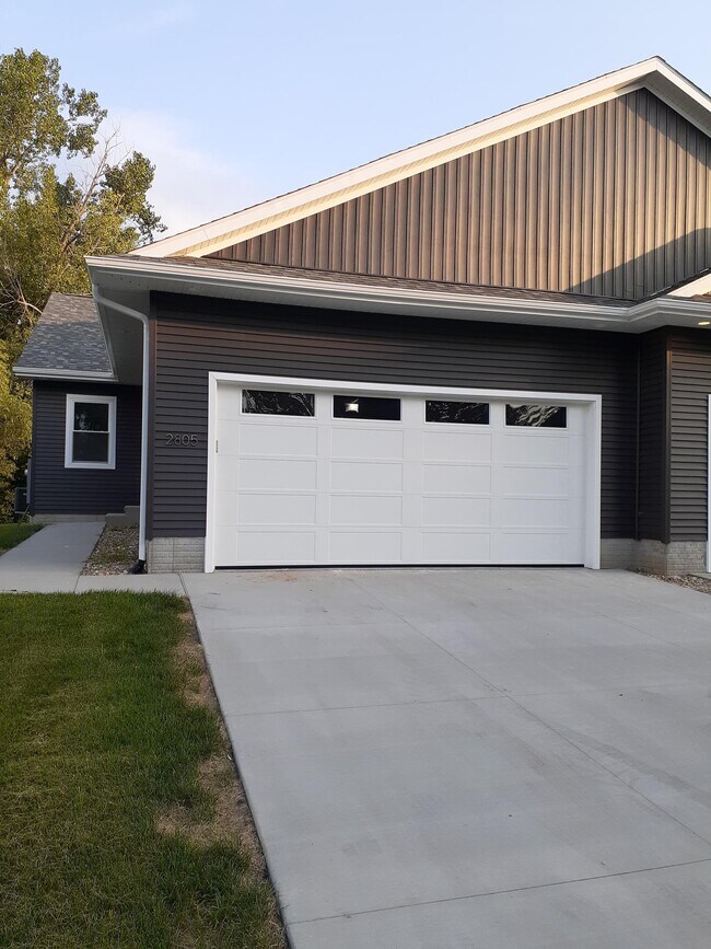 Building Photo - 2805 Terrace Dr