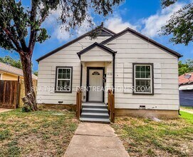 Building Photo - 1233 Davis Ave