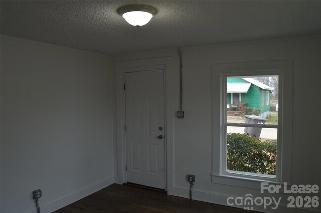 Foto del edificio - 709 S Elm St