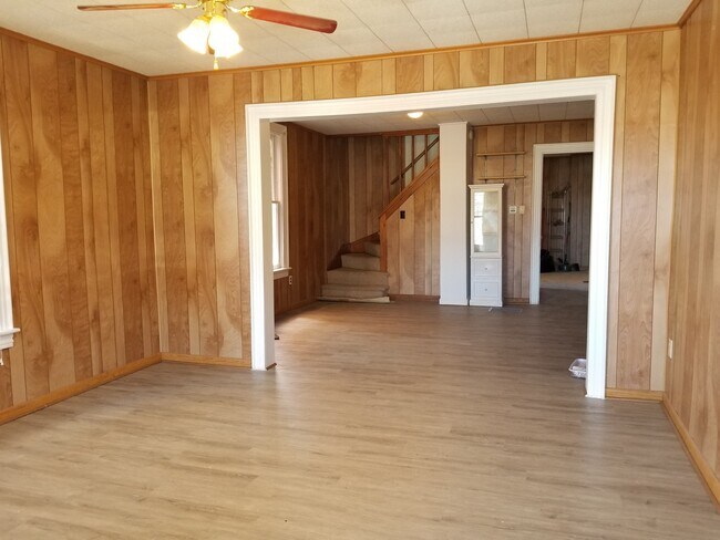 122 E. Hanover St - Liv & Din Rooms - 122 E Hanover St