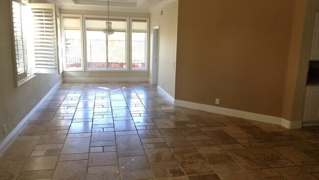 Foto del edificio - Fantastic and large home with forever view...