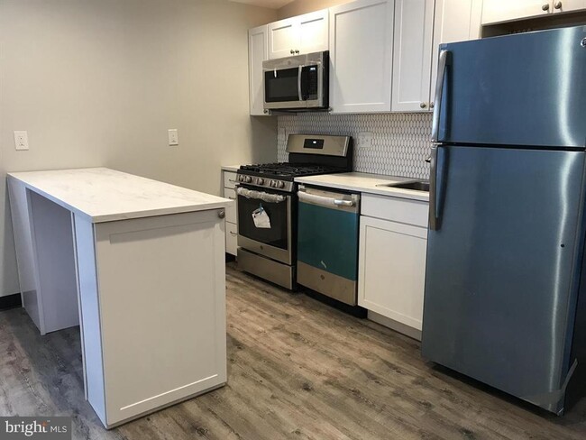 Building Photo - 6189 Northwood Dr Apt 1