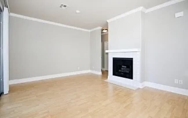 Foto del edificio - 10921 Sabre Hill Dr