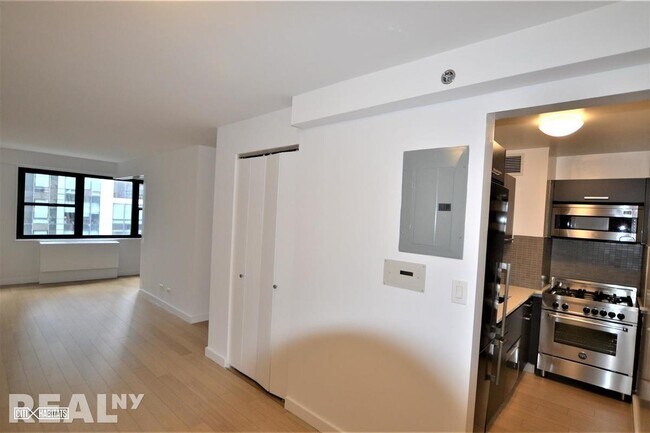 Foto del edificio - 222 E 39th St