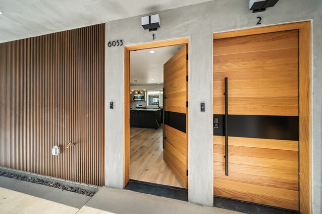 Foto del edificio - 6053 Craner Ave