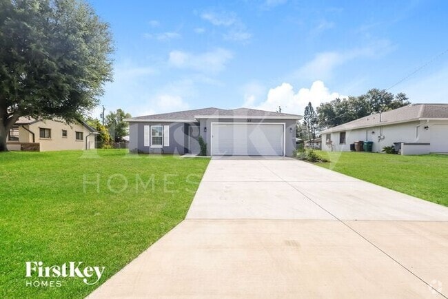 Building Photo - 133 NE 9th Ct