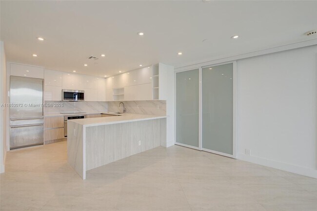 Building Photo - 201 Crandon Blvd
