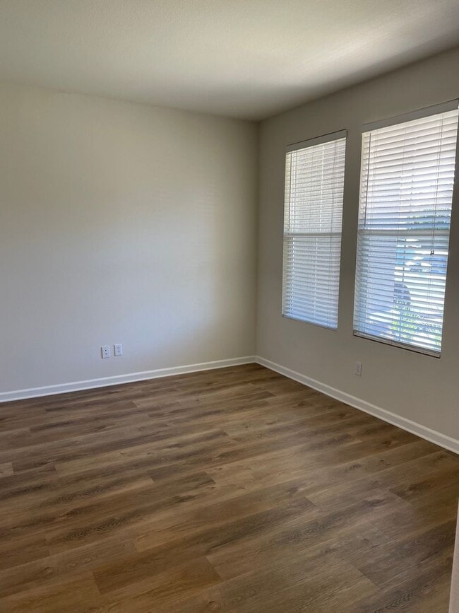 Foto del edificio - SINGLE STORY, 3 BED, 2 BATH, 2 CAR, LARGE BACK YARD