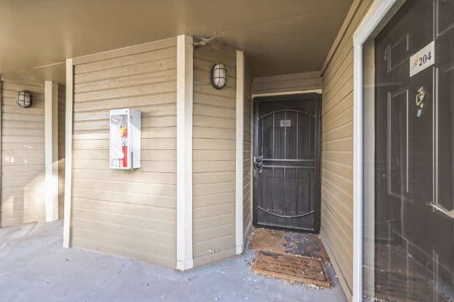 Building Photo - Beautiful Remodeled 2 Bedroom/2 Bathroom Condo is DTC!