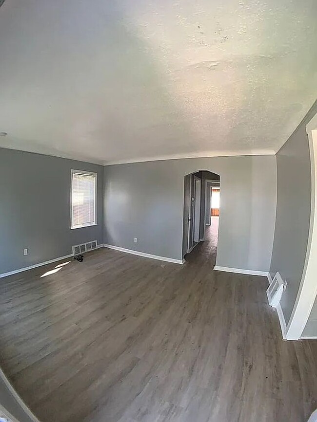 Building Photo - Beautifully Remodeled Home with New Window...