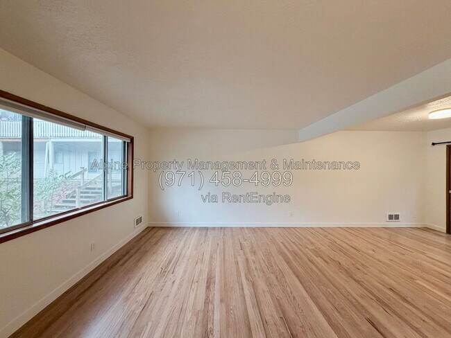 Foto del edificio - 7030 SW Canyon Crest Dr