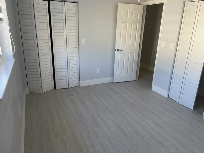 Master bedroom with 2 closets - 6321 SW 41st St