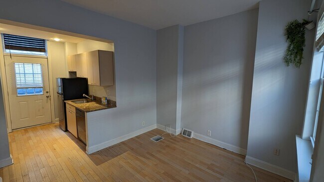 Foto del edificio - 2 Bedroom Graduate Hospital Townhome for Rent