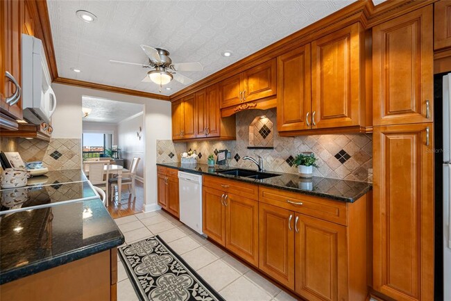 Foto del edificio - 3400 Cove Cay Dr