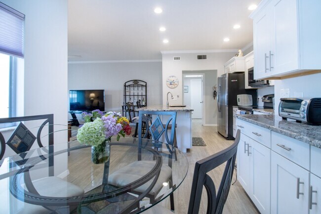 Foto del edificio - Fully Furnished - 2 bed 2 Bath villa - South Sarasota