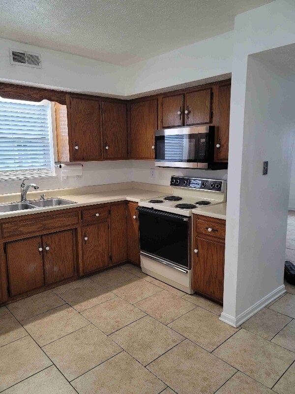 Foto del edificio - 739 W 8th St
