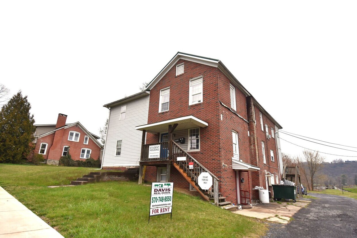 38 Susquehanna Ave Unit Apt 1, Lock Haven, PA 17745 Room for Rent in