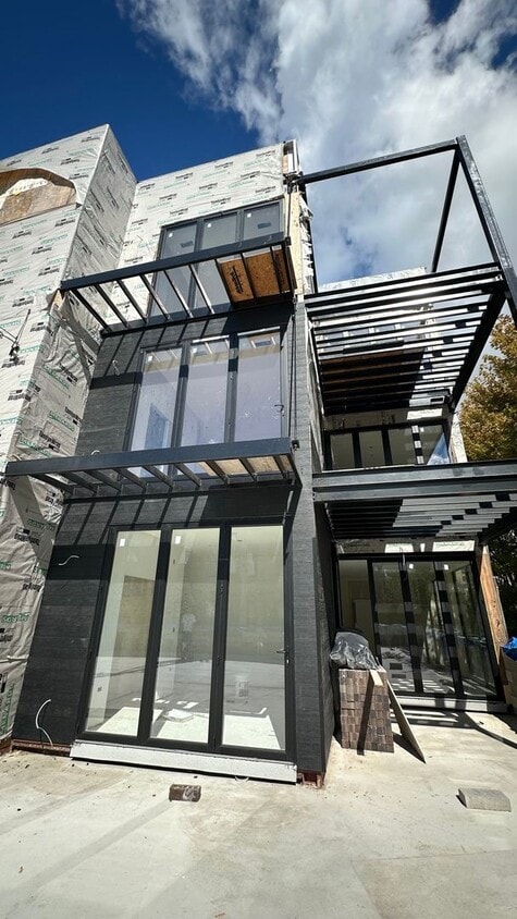 Building Photo - 3001 W Cermak Rd