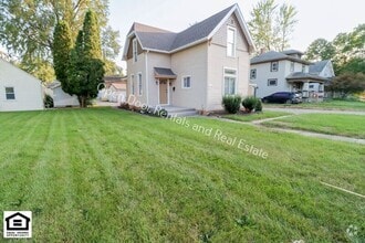 Building Photo - 428 1/2 Lincoln Hwy E