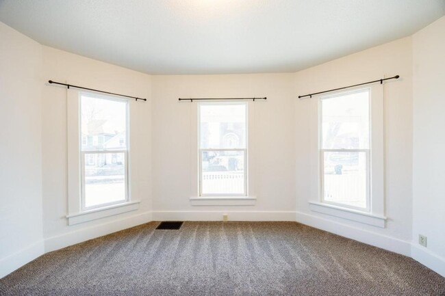 Building Photo - 317 W 4th St